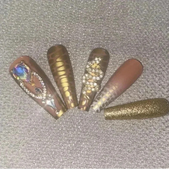 ✨Golden Glitter Snake Rhinestone Press-On Nails - Picture 4 of 5